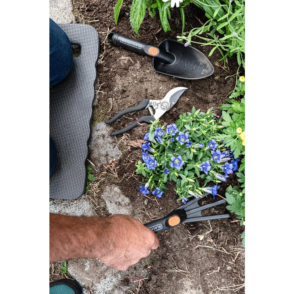 Black   Decker Garden Tool Set with Kneeling Pad | 4 Piece Set