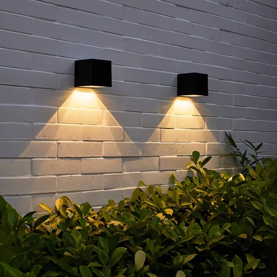 Evelyn Outdoor Wall Lamp