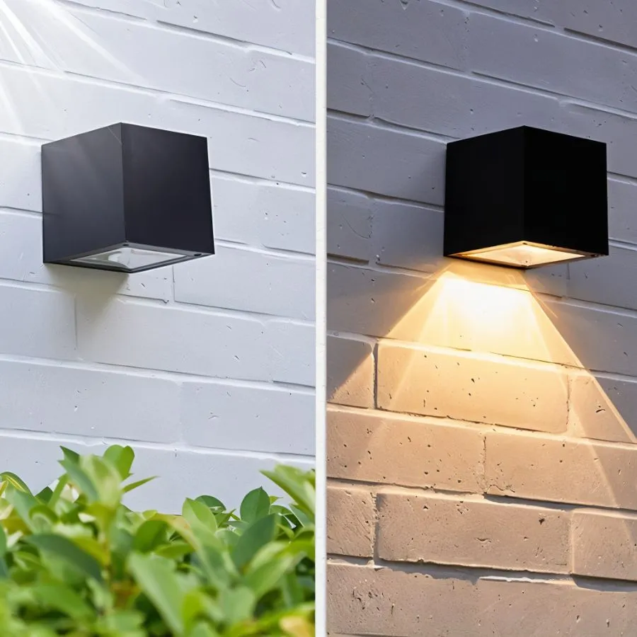 Evelyn Outdoor Wall Lamp