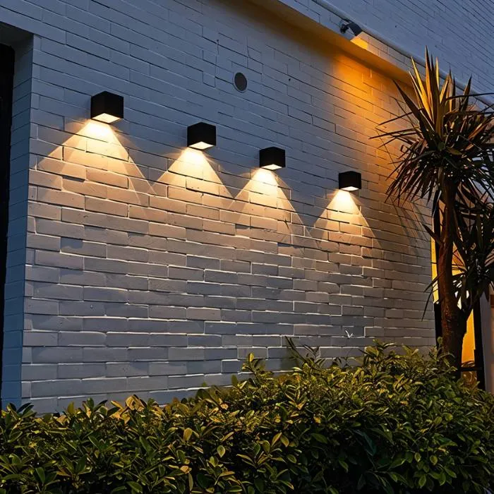 Evelyn Outdoor Wall Lamp