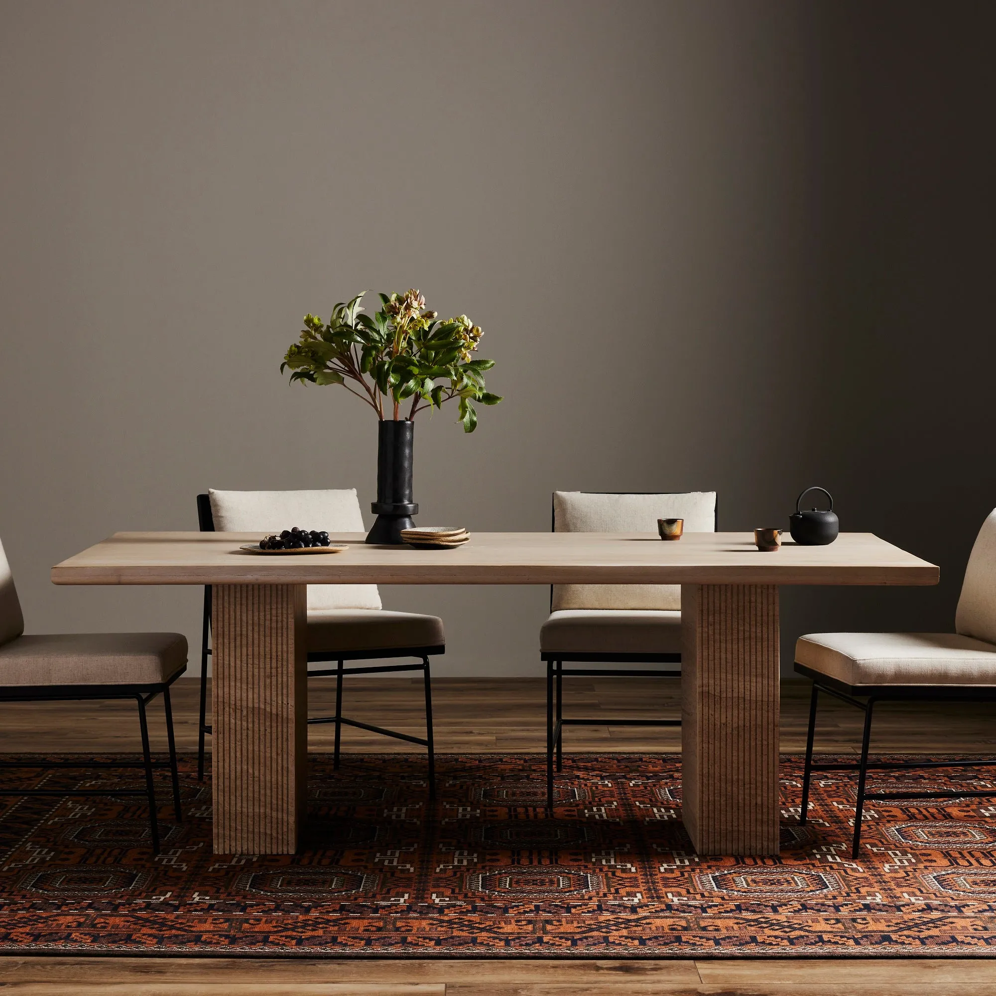 Ritta Dining Table