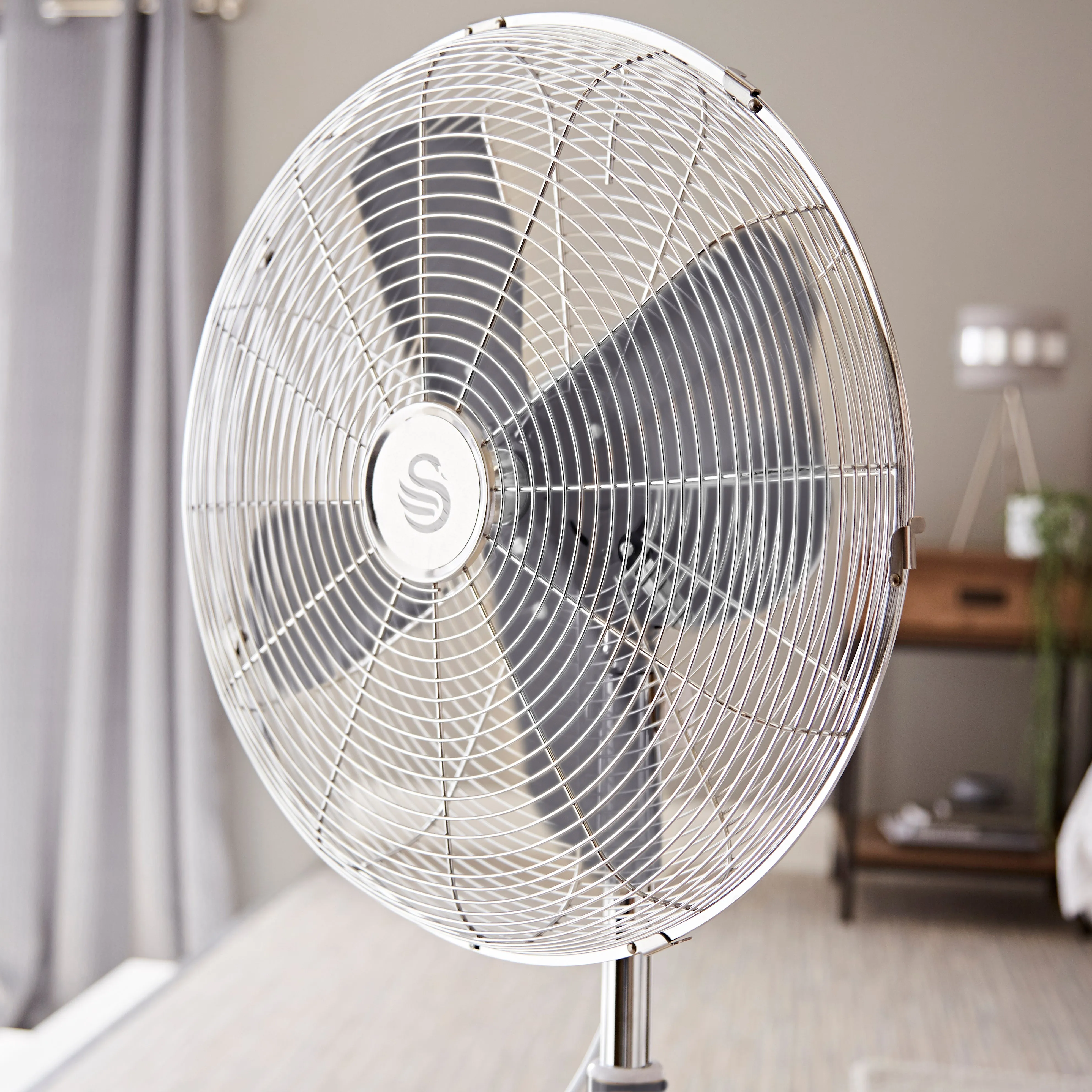 Swan Retro 16 Inch Stand Fan